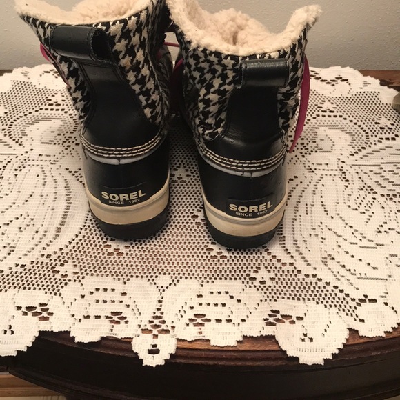 SOREL Sz 7 Women Black And White Winter Boots - Picture 4 of 9